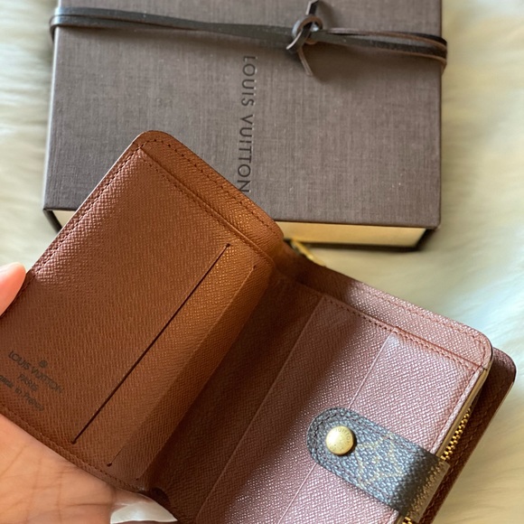 🛑SOLD🛑 Authentic Louis Vuitton Compact Wallet - Picture 7 of 12